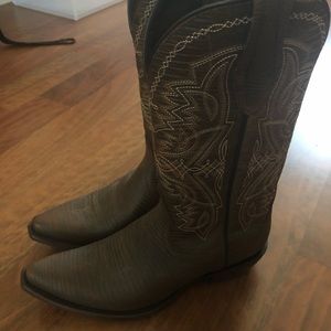 Authentic Ariat cowboy boots